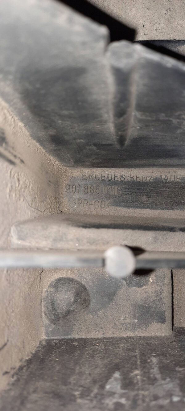 ŚLIZG ZDERZAKA PRAWY TYŁ SPRINTER W901 9018850116