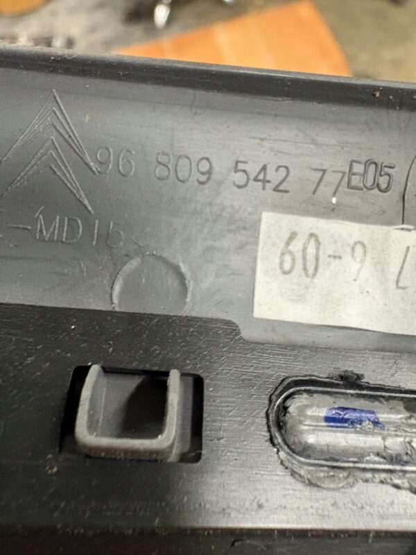 OSŁONA KONSOLI DESKI BERLINGO III 9680954277