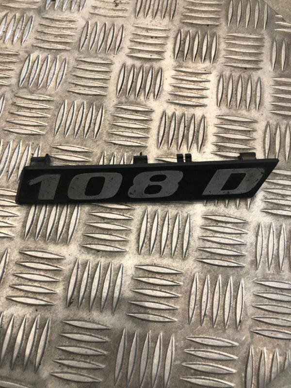 27f193fd917331d208f951747bc18faf.jpg EMBLEMAT MERCEDES VITO 108D 6388171015
