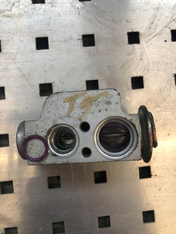 ZAWÓR ROZPRĘŻNY KLIMATYZACJI VW T5 7H0820712