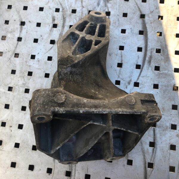 ŁAPA SILNIKA MERCEDES SPRINTER A6512231704