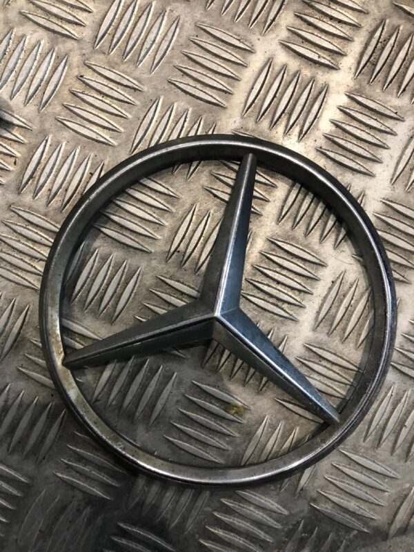 29ec5d4cea95f85af414c7a2a01337b8.jpg EMBLEMAT MERCEDES SPRINTER 9018170016
