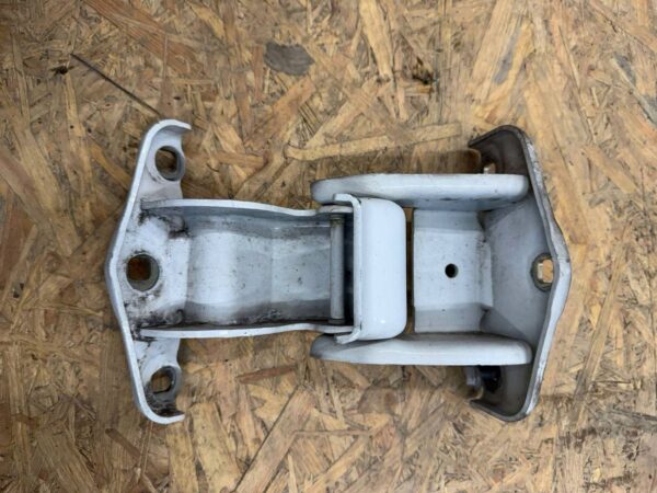 ZAWIAS DRZWI TYLNYCH RENAULT TRAFIC II