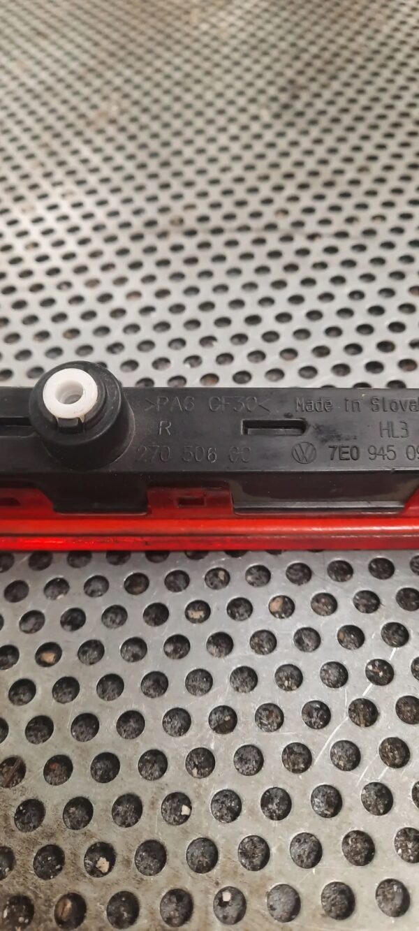 ŚWIATŁO STOP VOLKSWAGEN T5 27050600