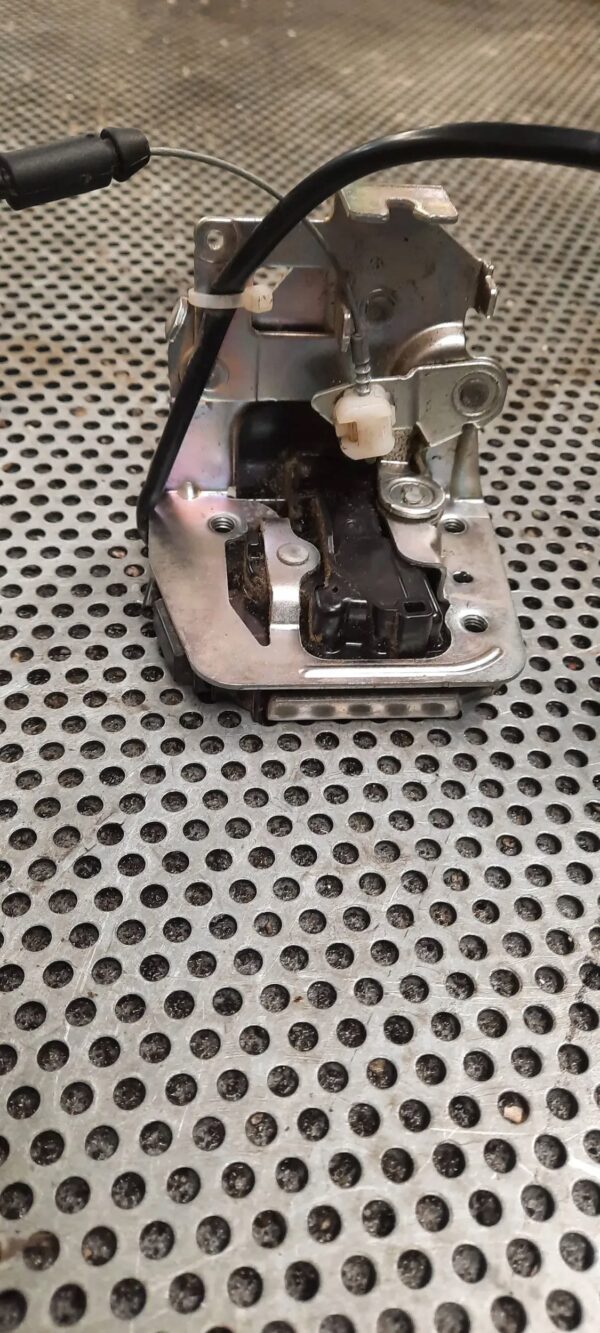 ZAMEK DRZWI TYŁ 8200661170 RENAULT MASTER