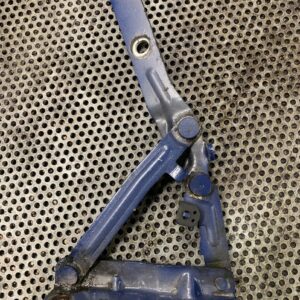 ZAWIAS MASKI PRAWY VW T5 7H0823302D