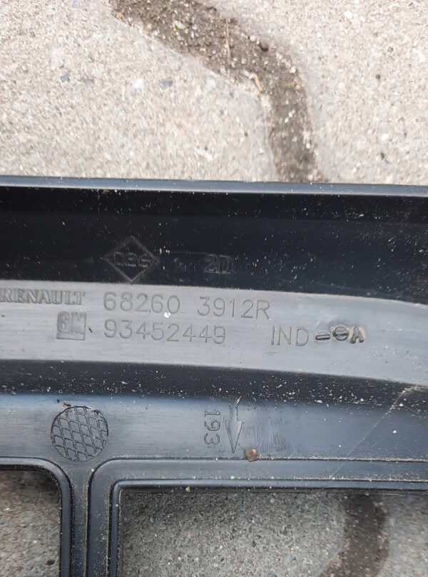 RAMKA OBUDOWA RADIA RENOULT TRAFIC III 682603912R
