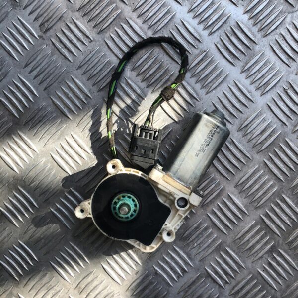 SILNICZEK SZYBY PRAWY PRZÓD VITO 928794-101