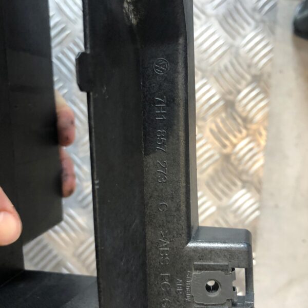 RAMKA STELAŻ OBUDOWA VW T5 7H1857273C