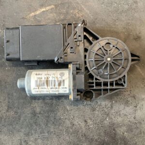 Volkswagen PASSAT B5 1999 Silnik regulatora szyby drzwi przednich