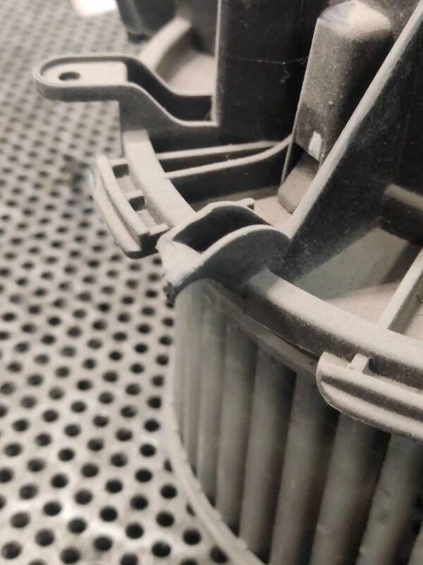 WENTYLATOR NAWIEWU MERCEDES SPRINTER W906 E7169 *USZKODZONY ZACZEP*