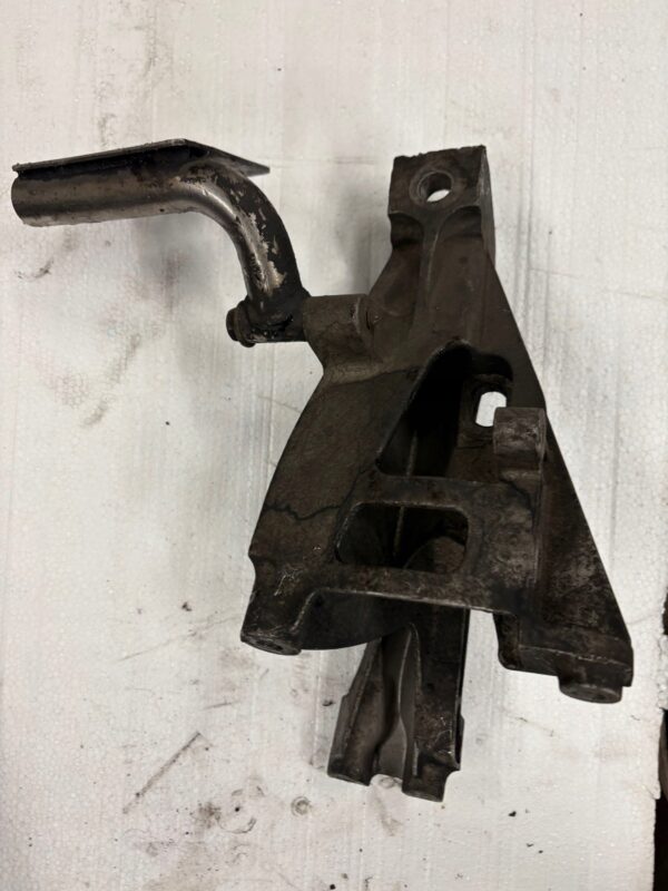 ŁAPA SILNIKA PAJĄK VW T5 7H0199370N