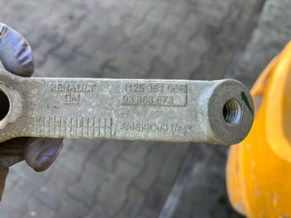 ŁAPA MOCOWANIE SILNIKA TRAFIC III 112535106R 93863673