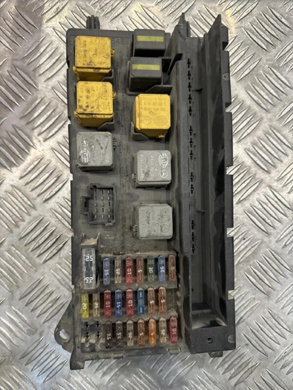 SKRZYNKA BEZPIECZNIKÓW MERCEDES SPRINTER 906 A9065454001