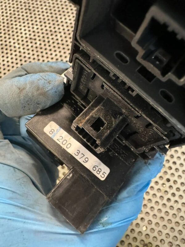 PANEL STEROWANIA ŚWIATŁAMI RENAULT MASTER III 8200379685