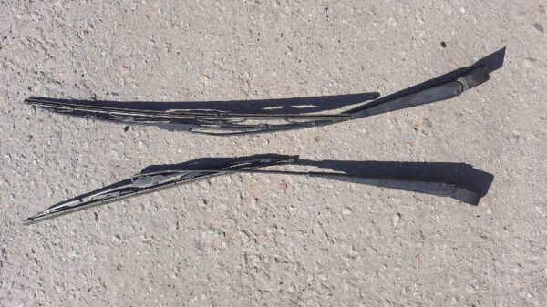 RAMIE WYCIERACZKI SZYBY PRZEDNIEJ CZOŁOWEJ LEWE + PRAWE TRANSIT 00-06