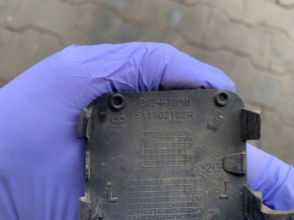 ZAŚLEPKA OSŁONA HAKA HOLOWNICZEGO PRZEDNIA TRAFIC III 511802102R