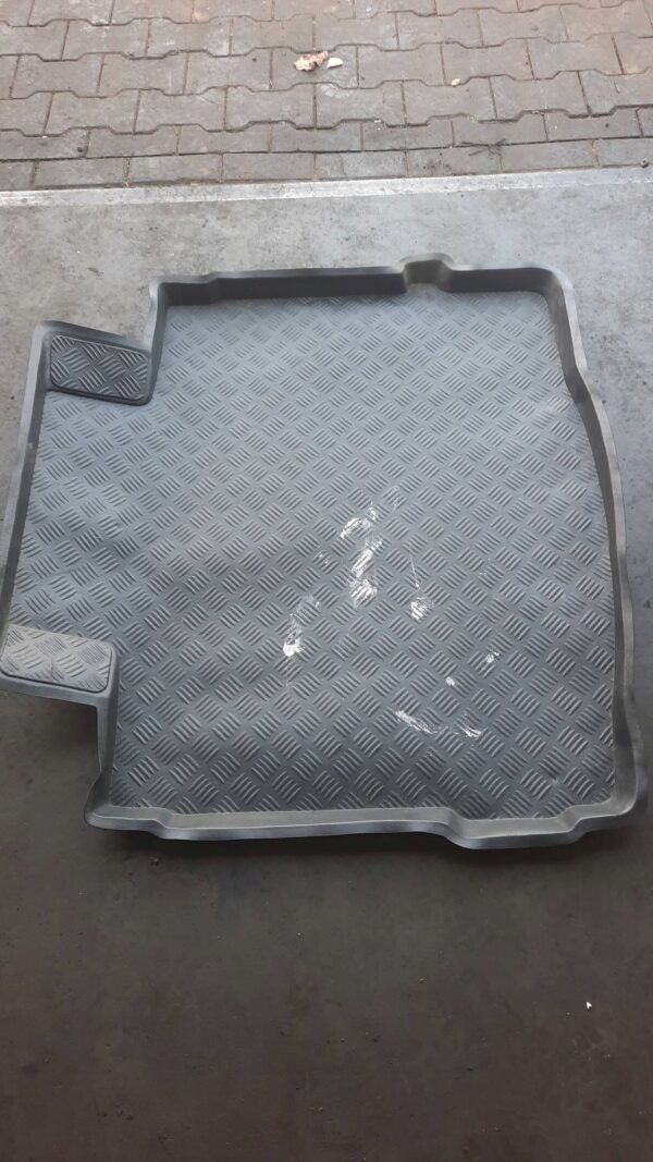 GUMOWA MATA BAGAŻNIKA INSIGNIA A 08-17