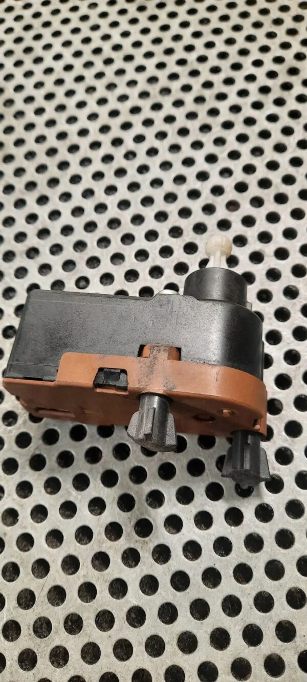 SILNICZEK LAMPY IVECO DAILY A01012