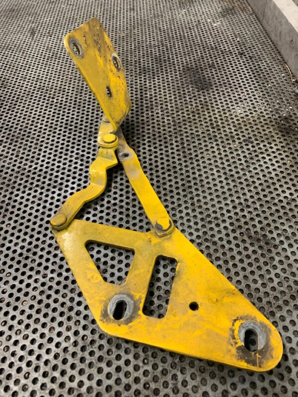 ZAWIAS POKRYWY MASKI LEWY VW LT II 2D0823301B