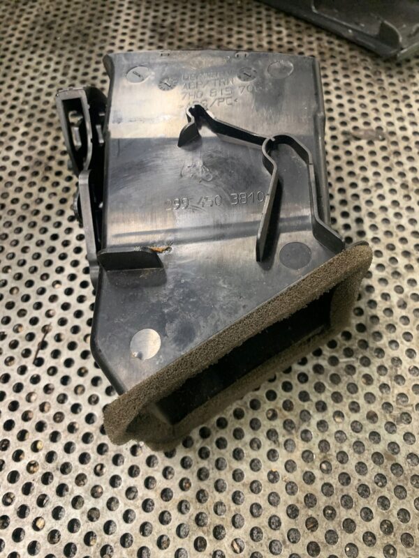 KARTKA NAWIEWU ŚRODKOWA PRAWA VW T5 7H0815706C