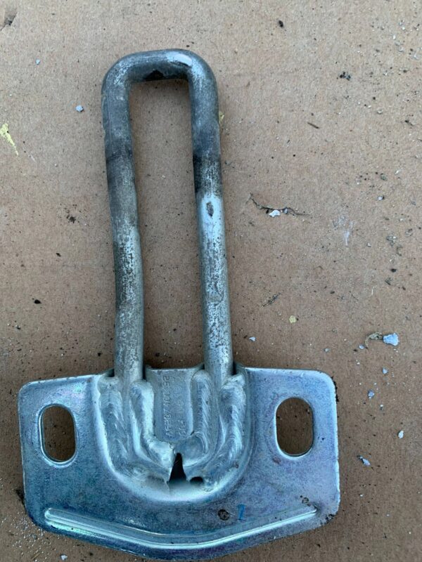 RYGIEL ZACZEP DRZWI TYLNYCH A6397400132 MERCEDES VITO W639