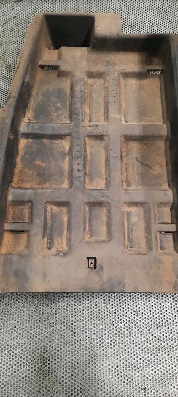 GÓRNY SCHOWEK PRAWY IVECO DAILY PO 14 2.3 HPI