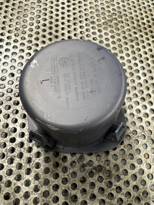 UCHWYT NA KUBEK DESKI ROZDZIELCZEJ TRAFIC III 93452477