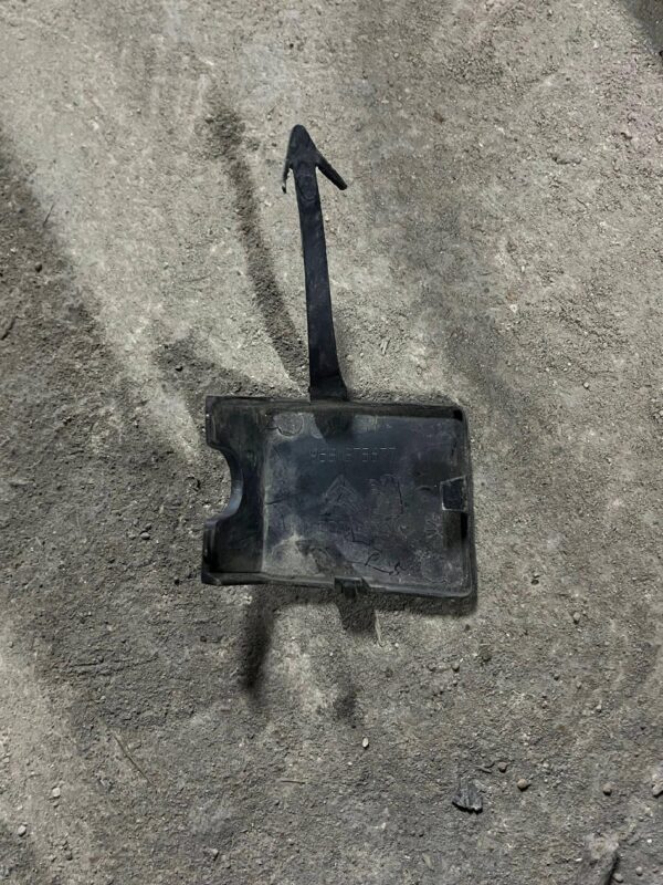 Citroen Berlingo 2018 Zaślepka / Osłona haka holowniczego przednia