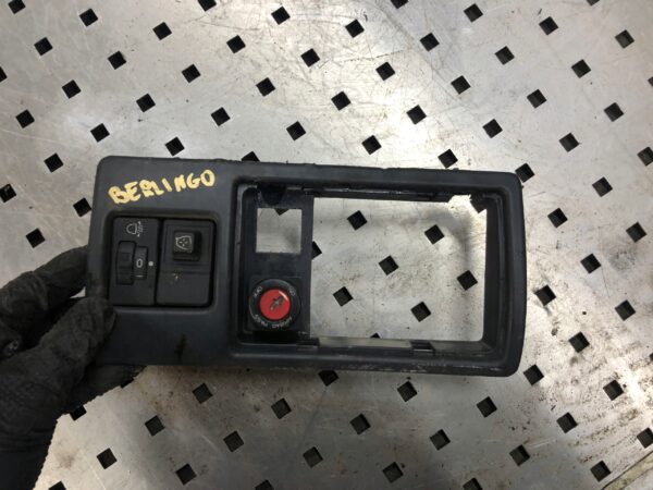 RAMKA PRZEŁĄCZNIKI BERLINGO 2002 9635807077