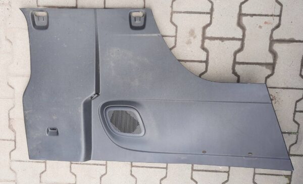 BOCZEK BAGAŻNIKA RENAULT TRAFIC III 769015444R