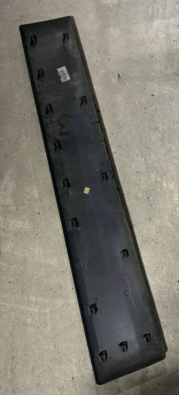 LISTWA DRZWI PRZESUWNYCH RENAULT TRAFIC 828210114R CHA4