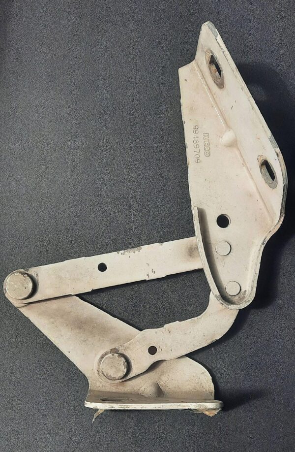 ZAWIAS MASKI PRAWY IVECO DAILY 99489709