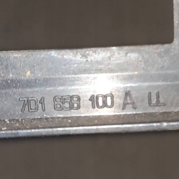 RAMKA KONSOLI VW T4 7D1858100A