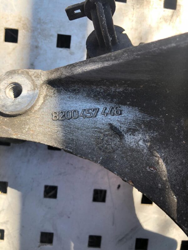 ŁAPA SILNIKA MASTER II MOVANO 8200457448