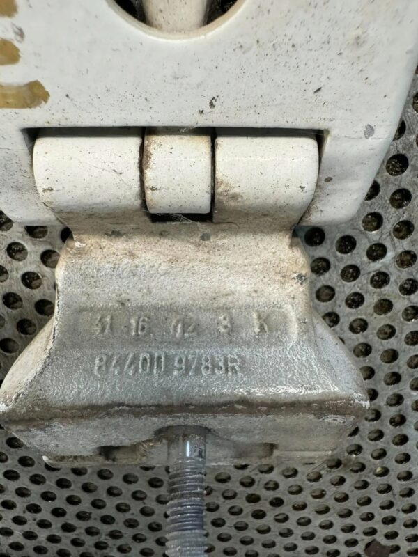 ZAWIAS DRZWI TYLNYCH 270 STOPNI RENAULT MASTER III 844009783R