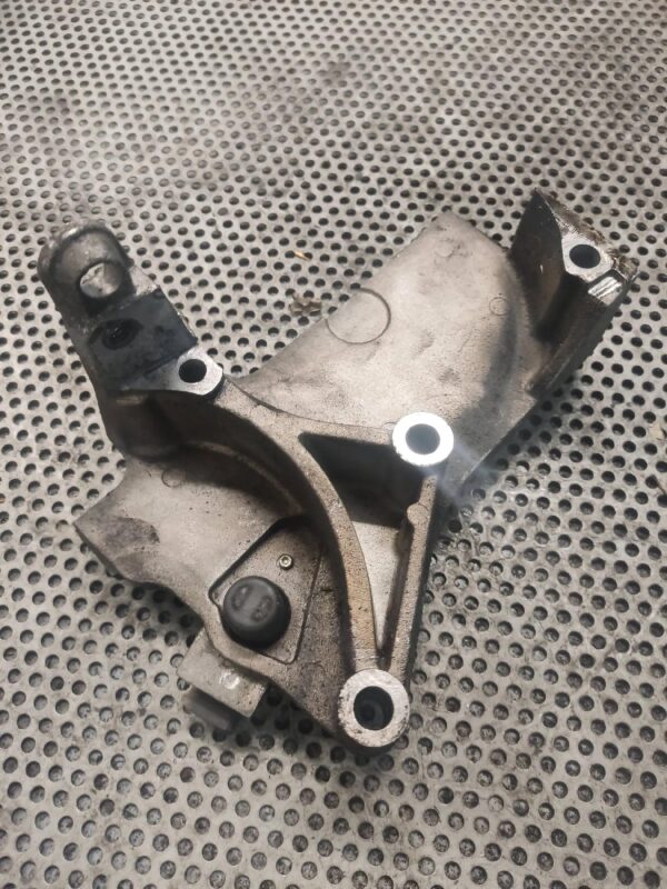 ŁAPA MOCOWANIE SILNIKA RENAULT SCENIC II 8200101196