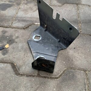 UCHWYT MOCOWANIE BŁOTNIKA PRZEDNIEGO TRAFIC III 47903R