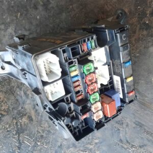 MODUŁ BEZPIECZNIKÓW TOYOTA YARIS 06-11 8264147020