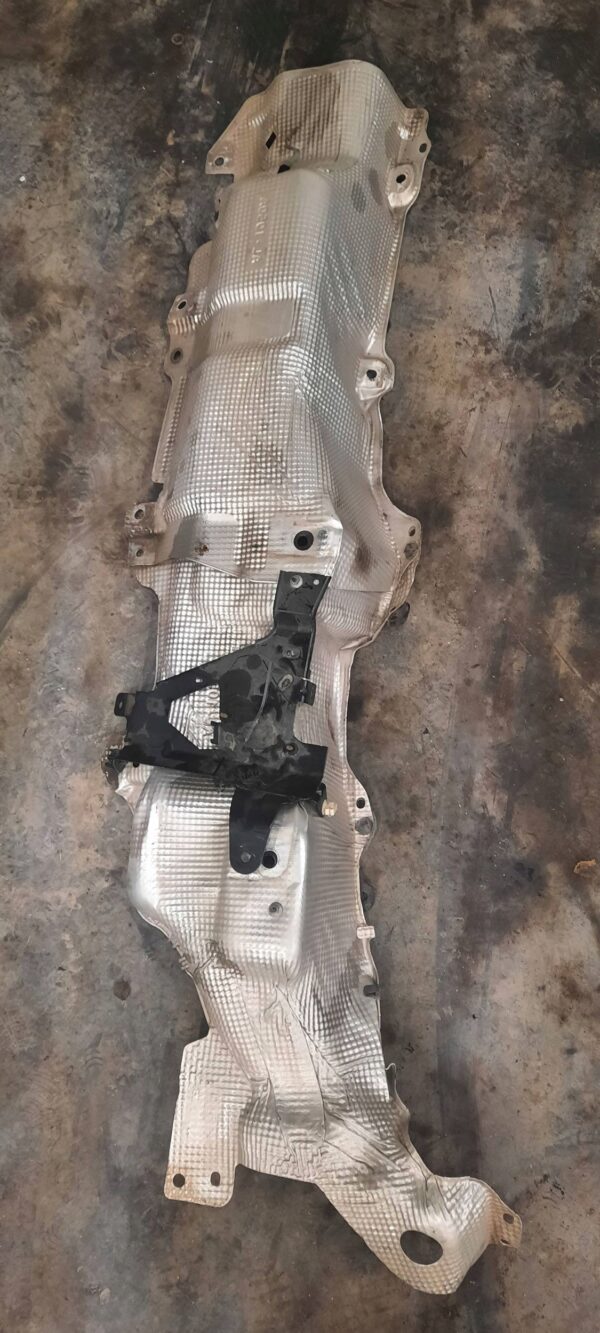 Renault Trafic III (X82) 2017 Osłona termiczna rury wydechowej