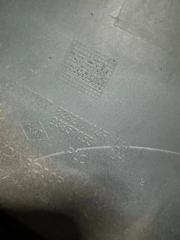 LISTWA DRZWI PRZESUWNYCH RENAULT TRAFIC 828210114R CHA4