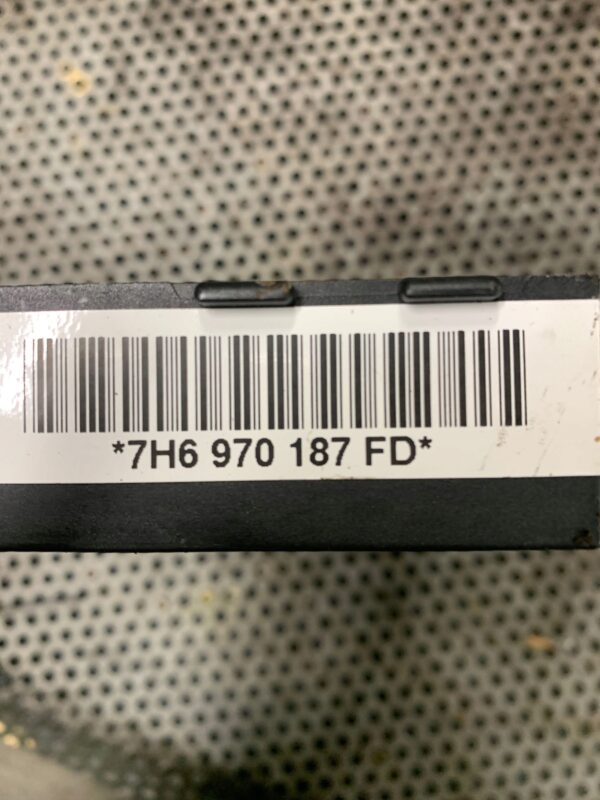 SKRZYNKA BEZPIECZNIKÓW VW T5 7H6970187FD