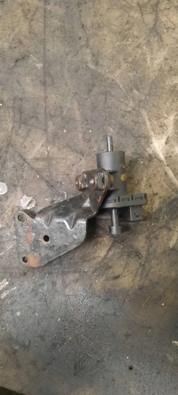 ZAWÓR PODCIŚNIENIA RENAULT TRAFIC 7700113709 WIDOCZNE ŚLADY URZYTKOWANIA