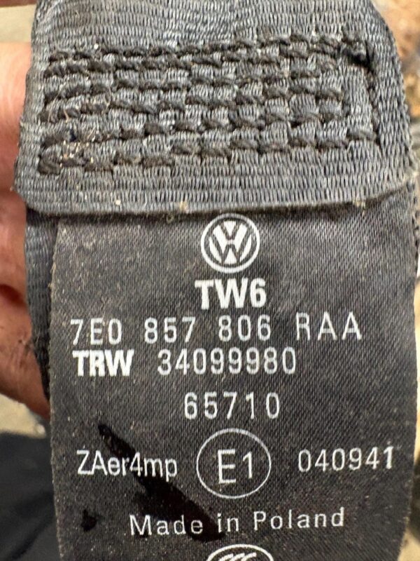 81a70531cea0aa0b37bd52394a89217f