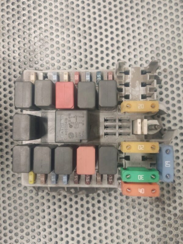 SKRZYNKA BEZPIECZNIKÓW IVECO DAILY 06- 69501260