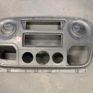 RAMKA ŚRODKOWA KONSOLI MASTER III 682600025R