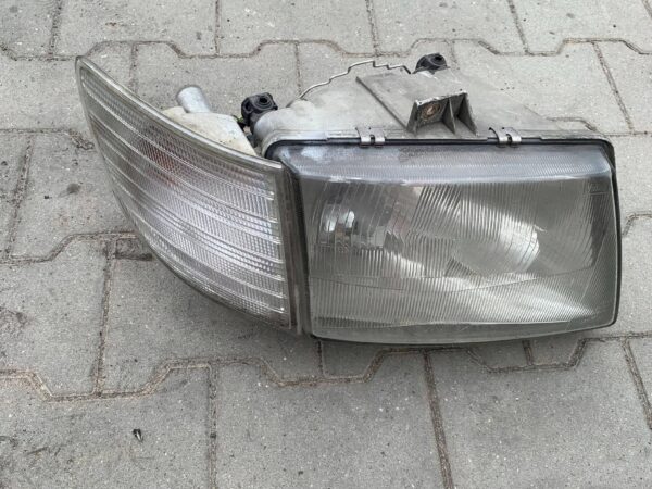 LAMPA REFLEKTOR PRAWY PRZÓD VITO W638