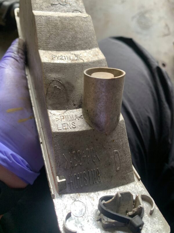 KIERUNKOWSKAZ MIGACZ PRZÓD PRAWY TRAFIC II VIVARO H0US1NG ABSTD0