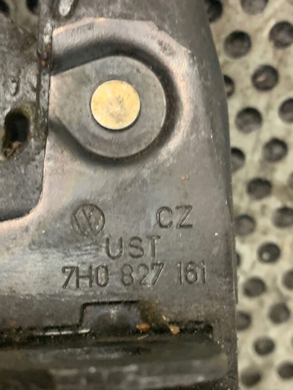 ZAMEK DRZWI TYLNY PRAWY VW CADDY 7H0827161
