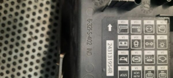 POKRYWA SKRZYNKI BEZPIECZNIKÓW RENAULT MASTER 243131954R